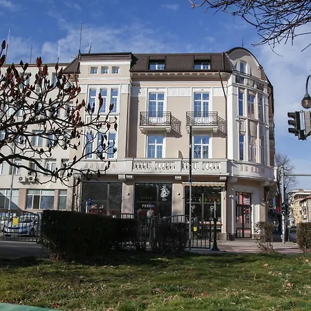 Corner House 3* Łowecz