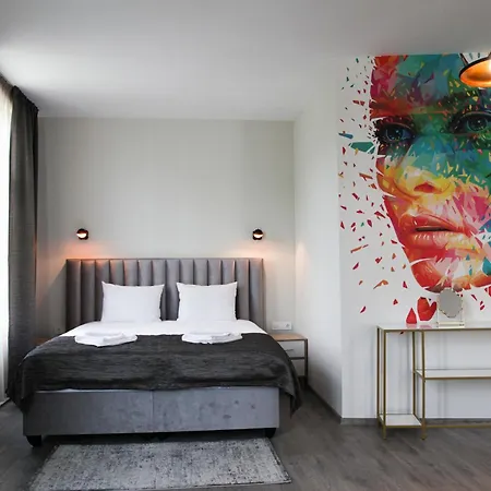 Corner House 3* Łowecz