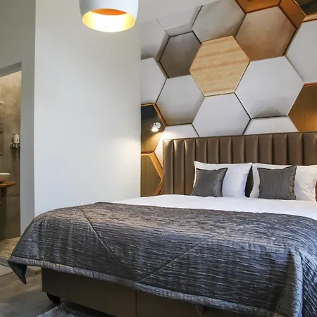 Corner House Lovetch