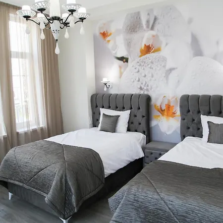 Corner House 3* Łowecz