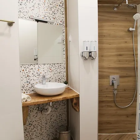 Hotel apartamentowy Corner House Łowecz