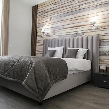 Corner House 3*