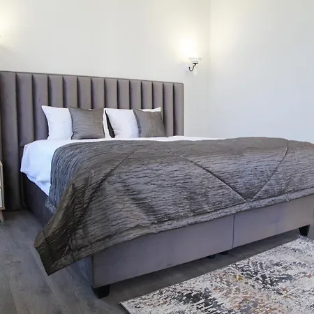 Corner House Łowecz