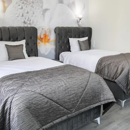 Corner House Lovetch