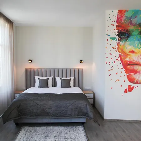 Aparthotel Corner House