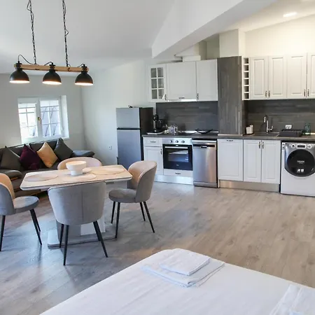 Corner House Łowecz