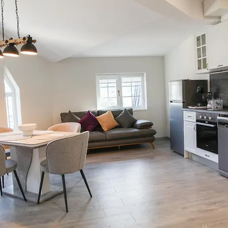 Corner House Lovetch