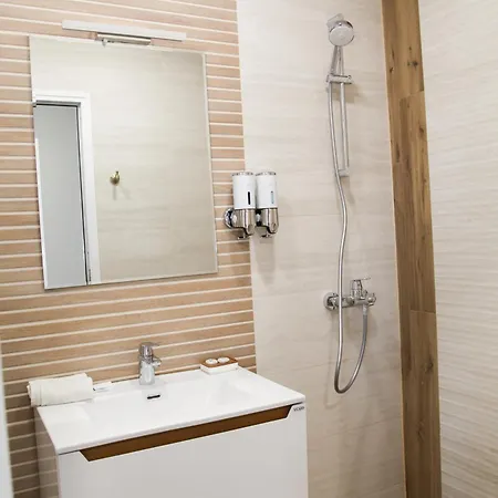 Corner House 3*