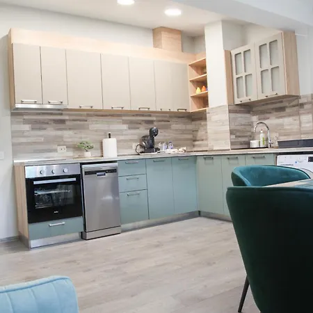 Corner House 3*