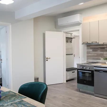 Corner House 3* Łowecz