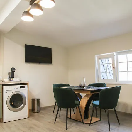 Corner House 3*