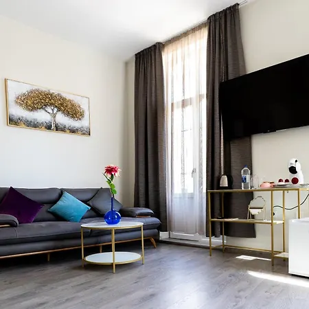 Corner House Aparthotel
