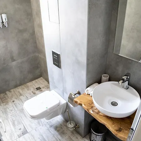 Aparthotel Corner House 3*