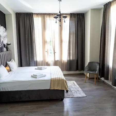 Corner House Aparthotel