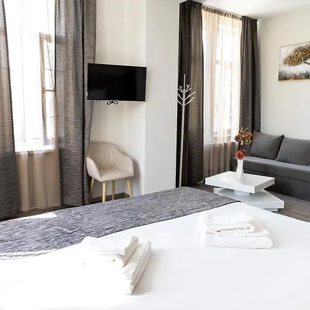 Aparthotel Corner House