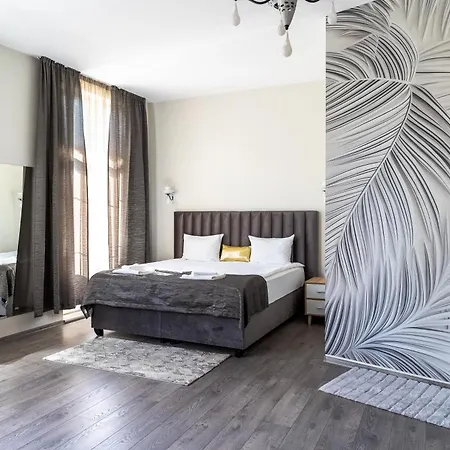 Corner House 3*