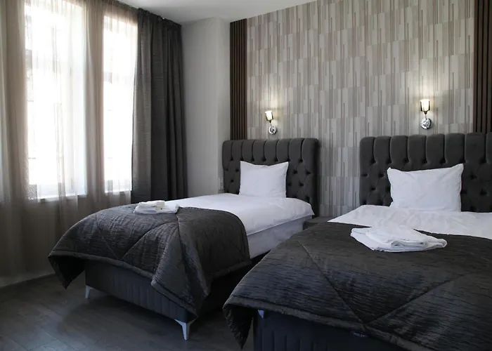 Corner House Apartahotel 3*