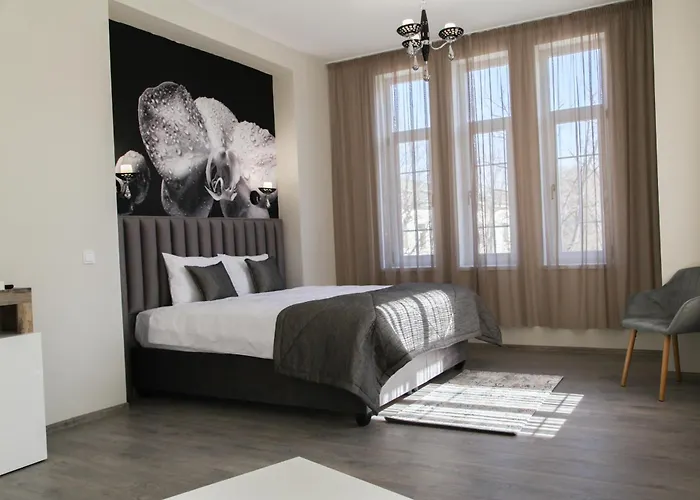 Corner House Apartahotel 3*