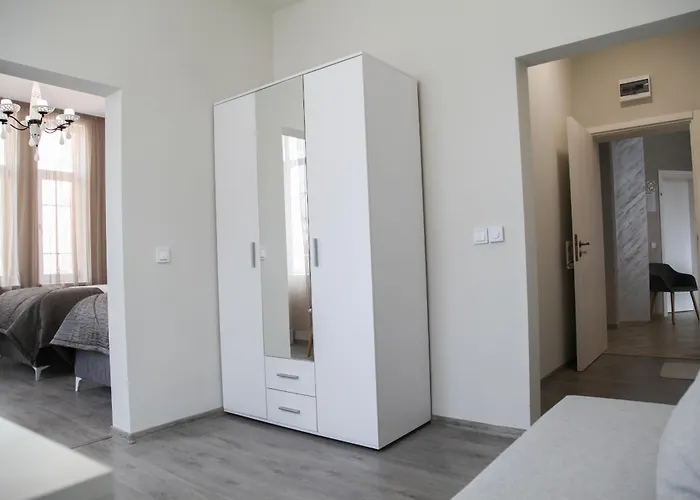 Corner House Apartahotel 3*