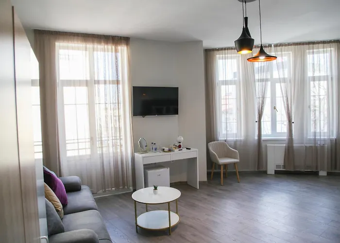 Apartahotel Corner House 3*