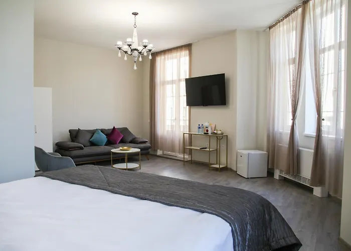 Corner House Apartahotel 3*