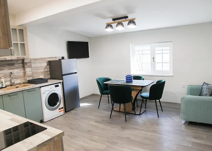 Apartahotel Corner House 3*