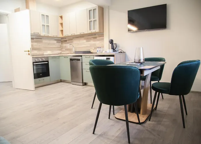 Apartahotel Corner House 3*